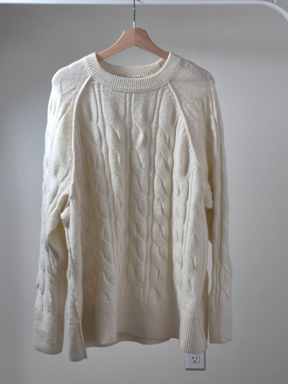 Aerie Women’s L Ivory Cable Knit Crewneck Sweater Oversized NWT